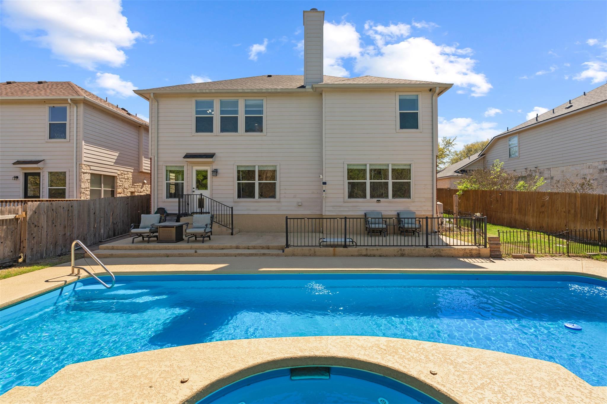 228 Hoot Owl Ln N, Leander, TX 78641