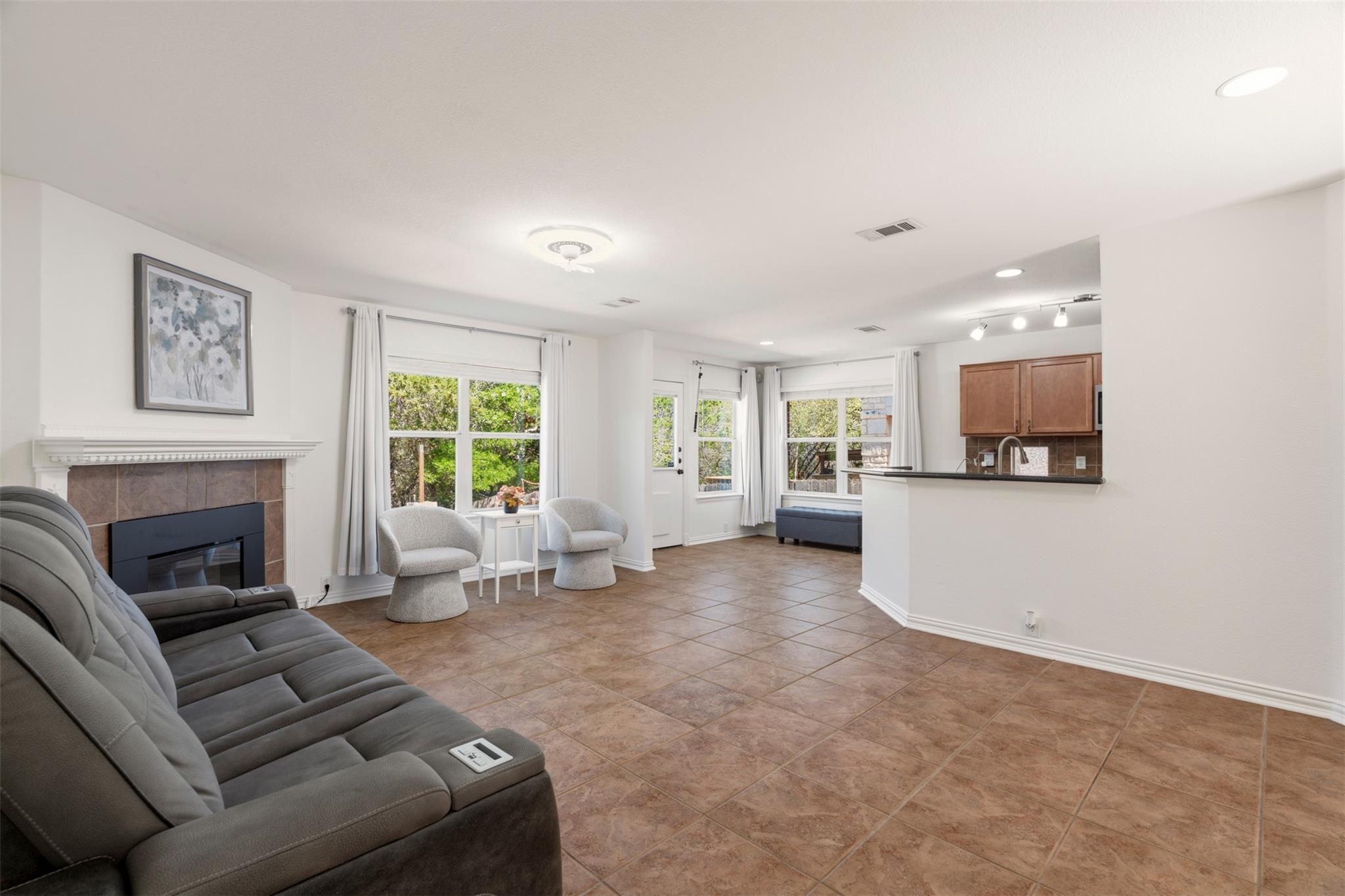 228 Hoot Owl Ln N, Leander, TX 78641