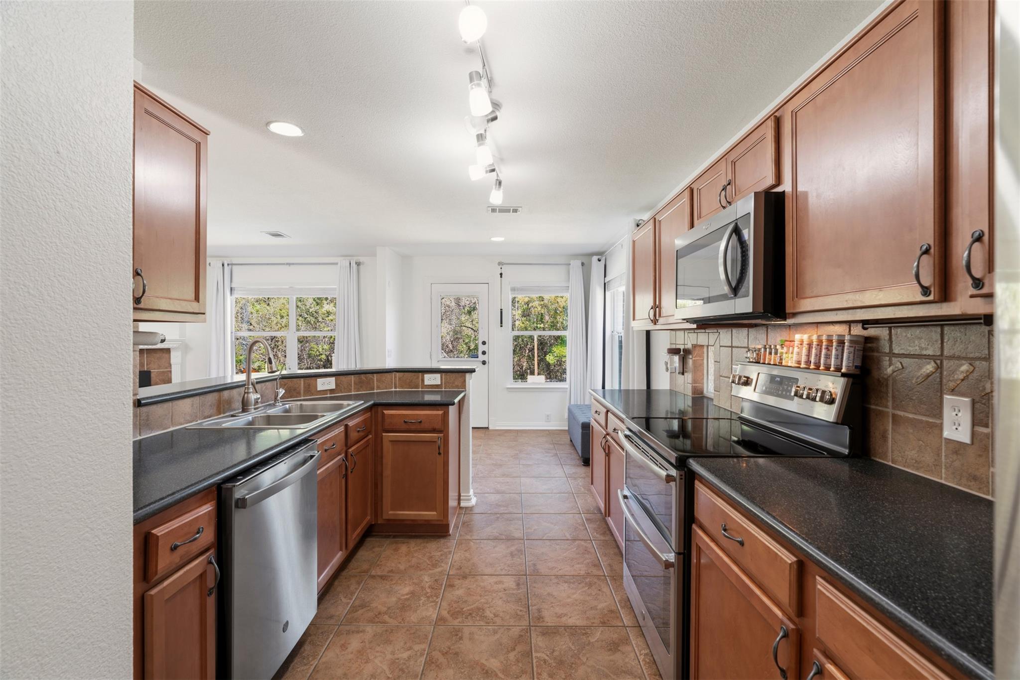 228 Hoot Owl Ln N, Leander, TX 78641