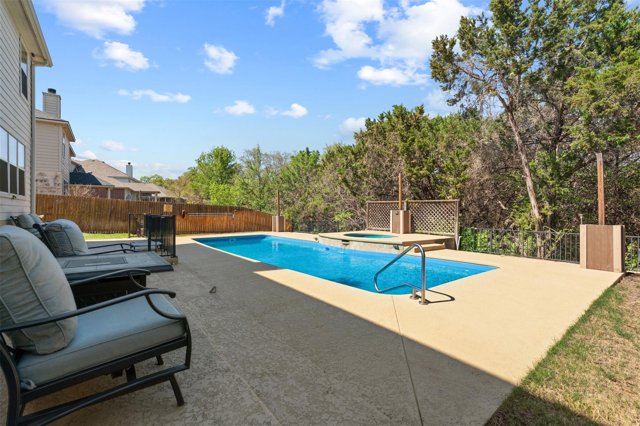 228 Hoot Owl Ln N, Leander, TX 78641