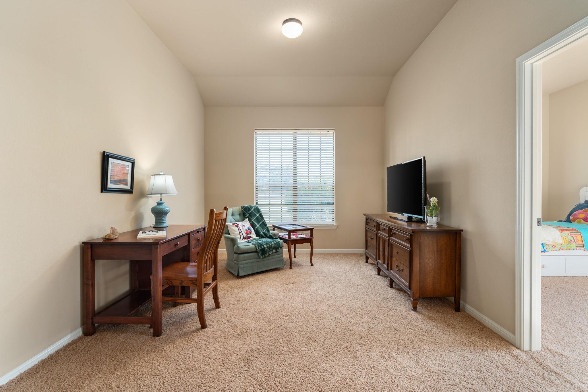 1130 Crownover Ln, Round Mountain, TX 78663