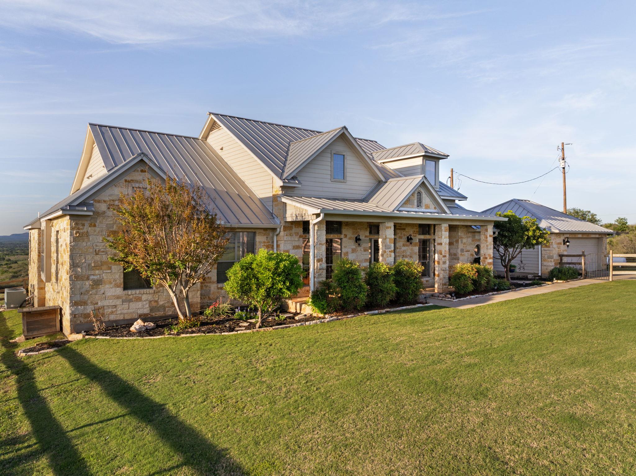 1130 Crownover Ln, Round Mountain, TX 78663