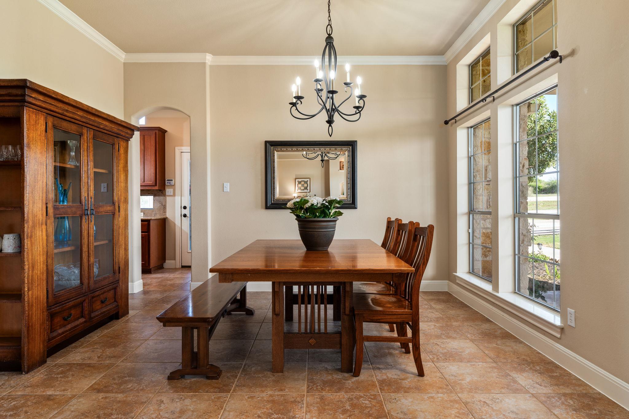 1130 Crownover Ln, Round Mountain, TX 78663