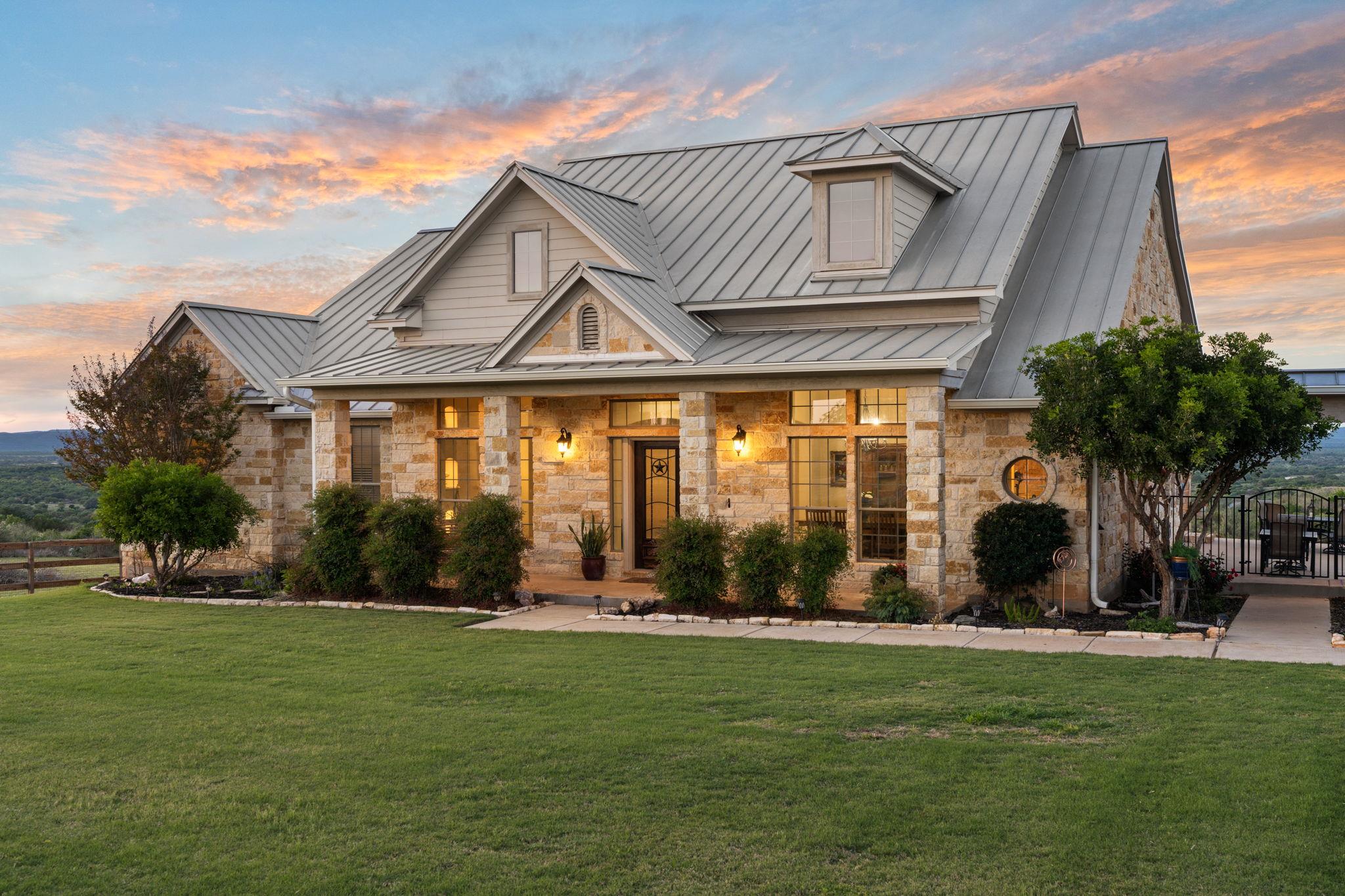 1130 Crownover Ln, Round Mountain, TX 78663