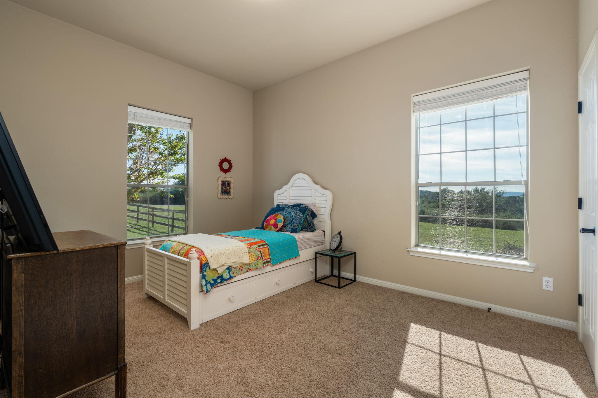 1130 Crownover Ln, Round Mountain, TX 78663