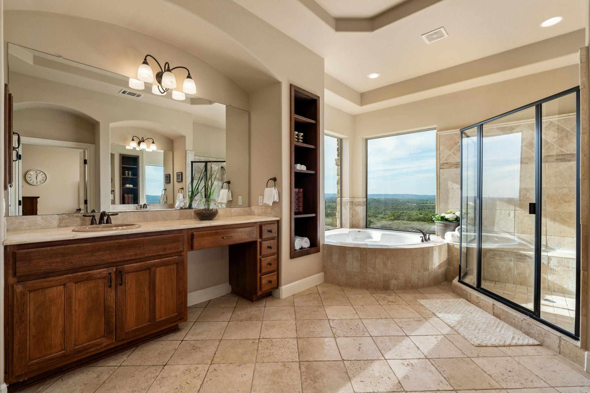 1130 Crownover Ln, Round Mountain, TX 78663