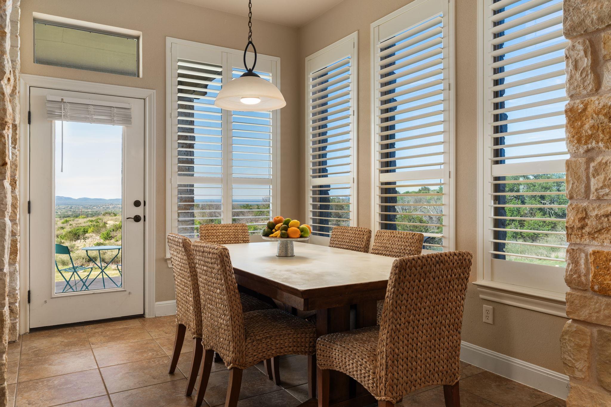 1130 Crownover Ln, Round Mountain, TX 78663