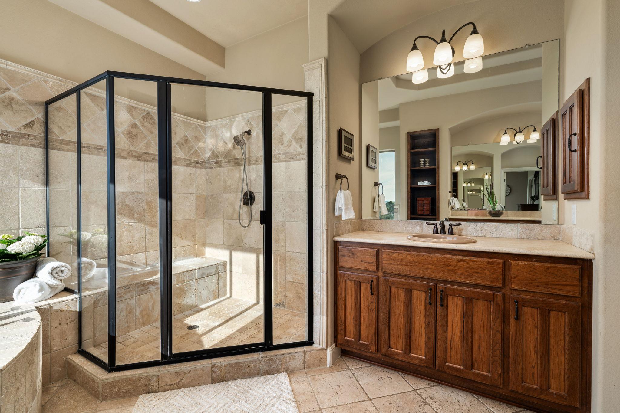 1130 Crownover Ln, Round Mountain, TX 78663