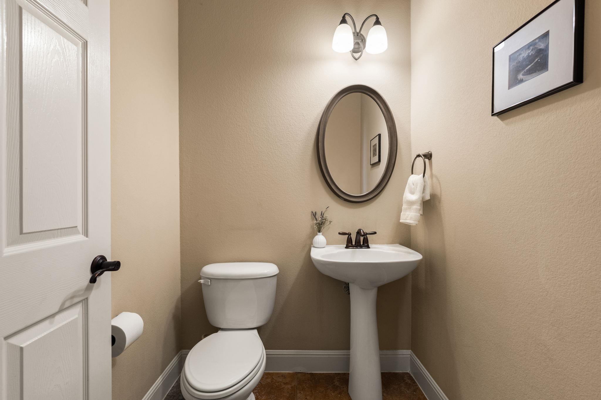 1130 Crownover Ln, Round Mountain, TX 78663