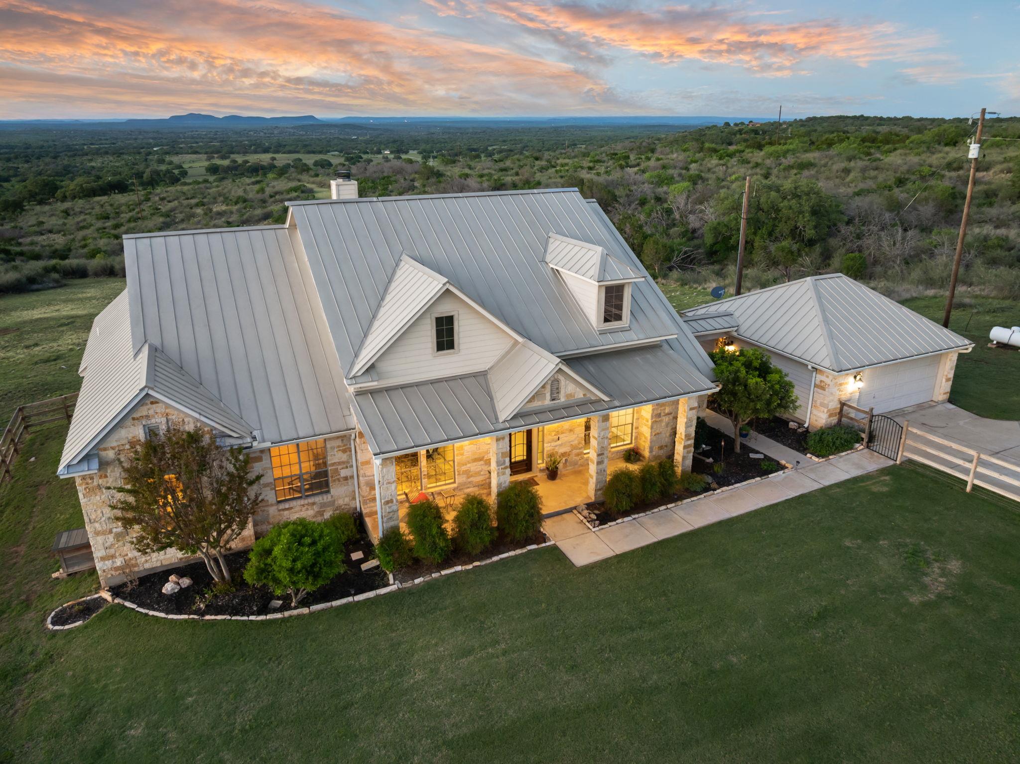 1130 Crownover Ln, Round Mountain, TX 78663