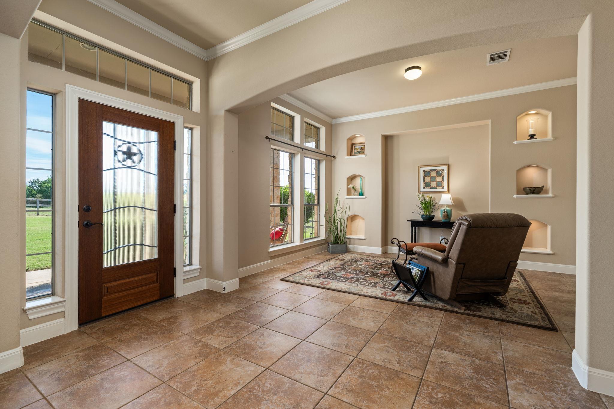 1130 Crownover Ln, Round Mountain, TX 78663