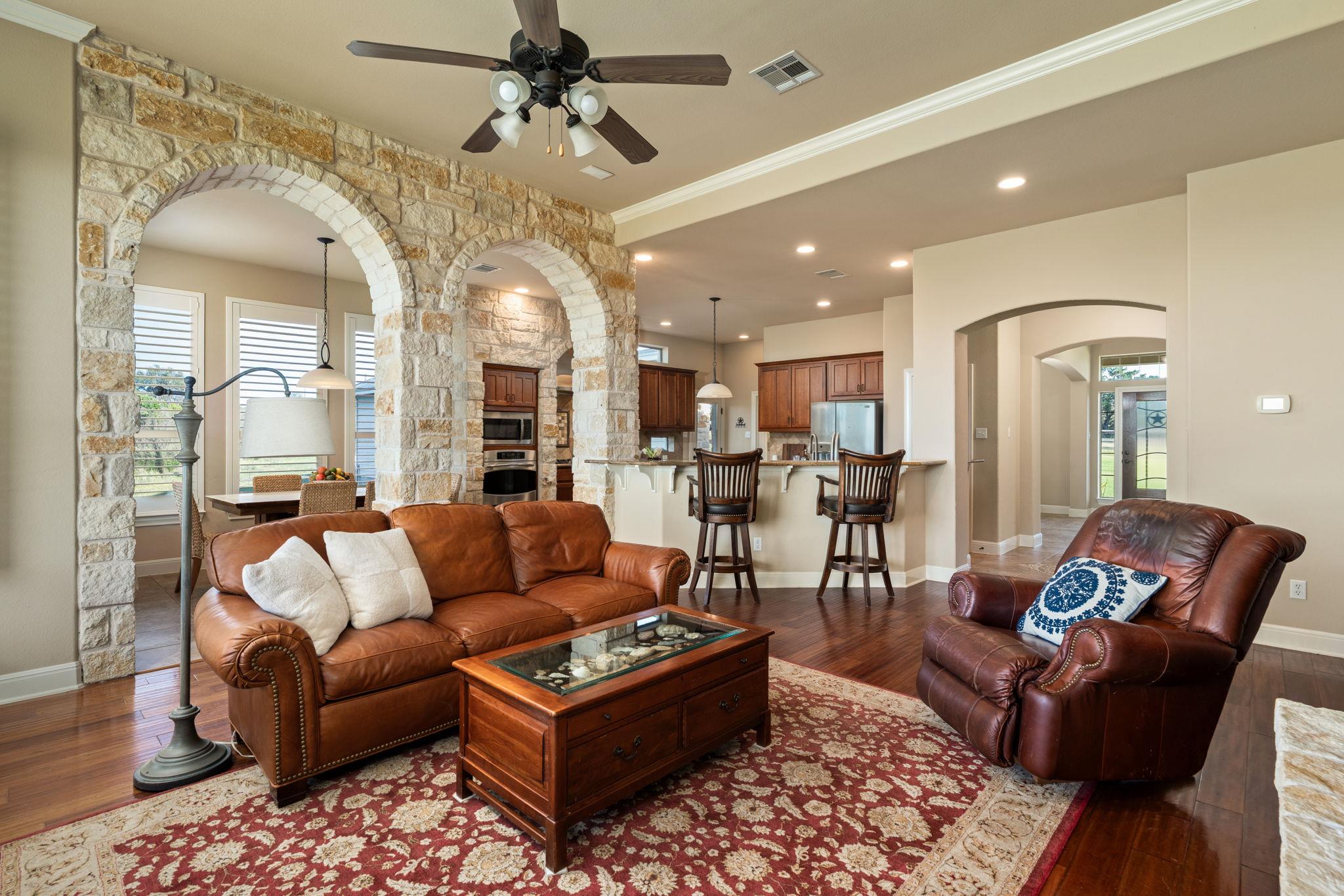 1130 Crownover Ln, Round Mountain, TX 78663