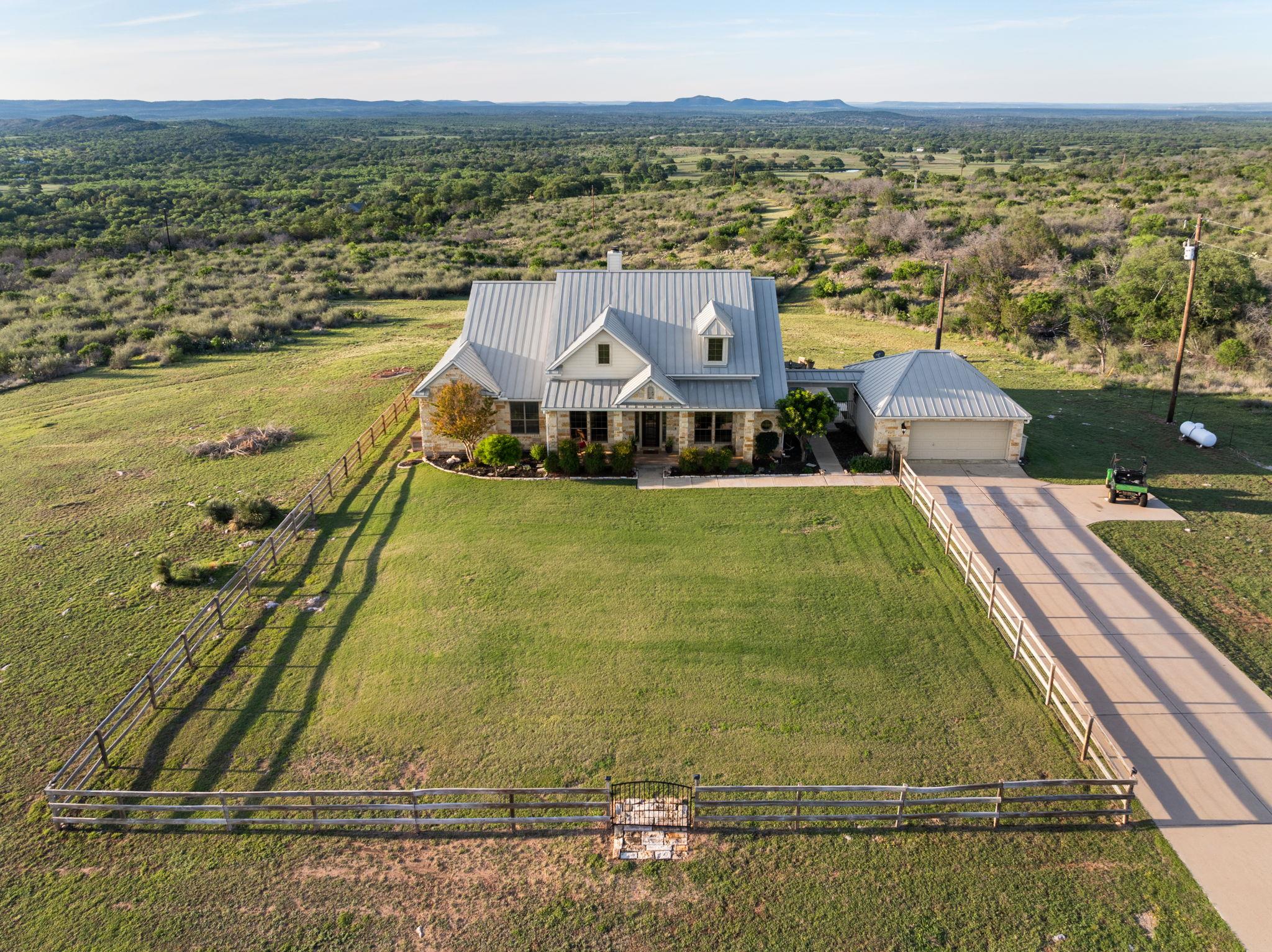 1130 Crownover Ln, Round Mountain, TX 78663