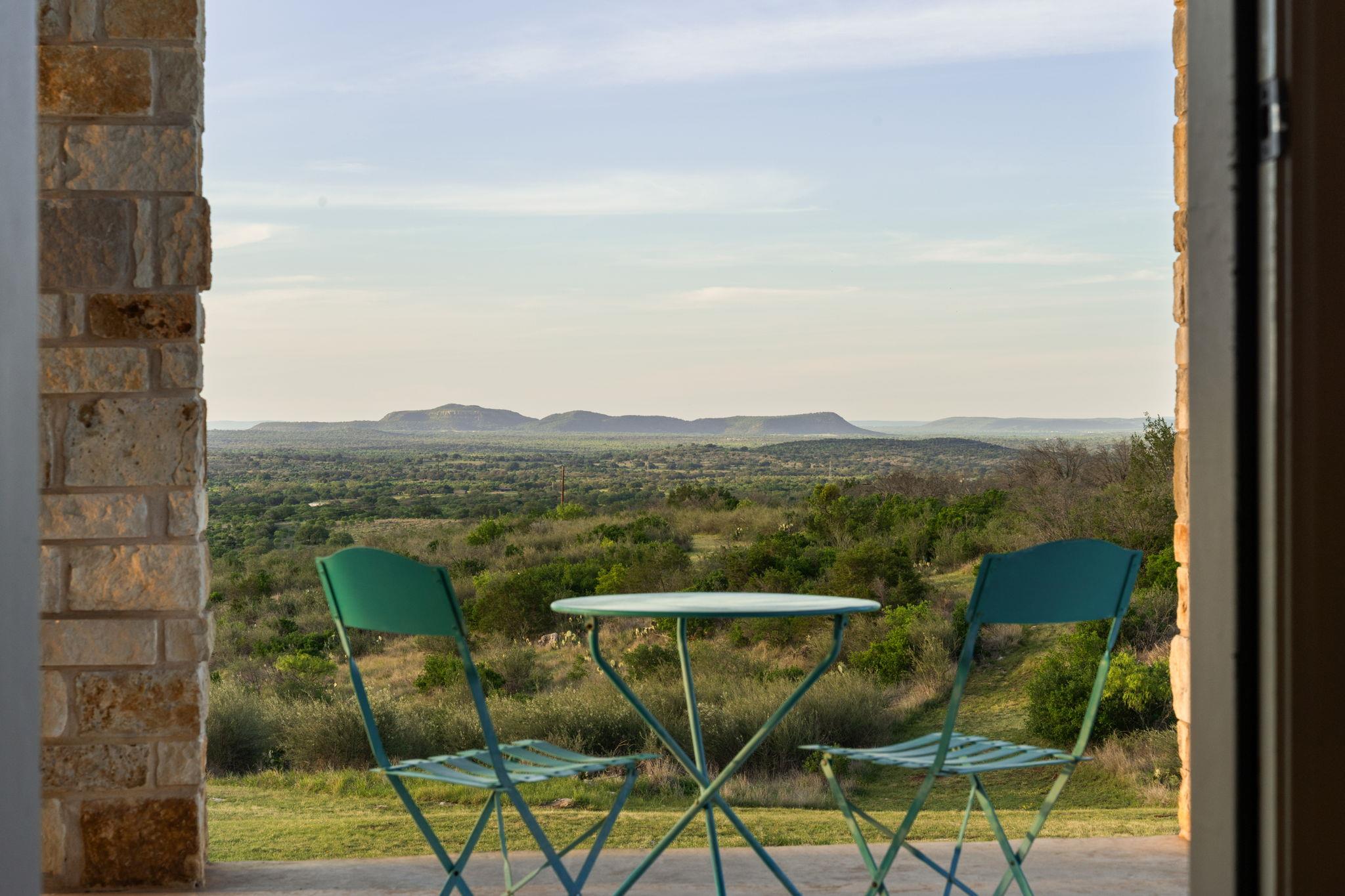 1130 Crownover Ln, Round Mountain, TX 78663