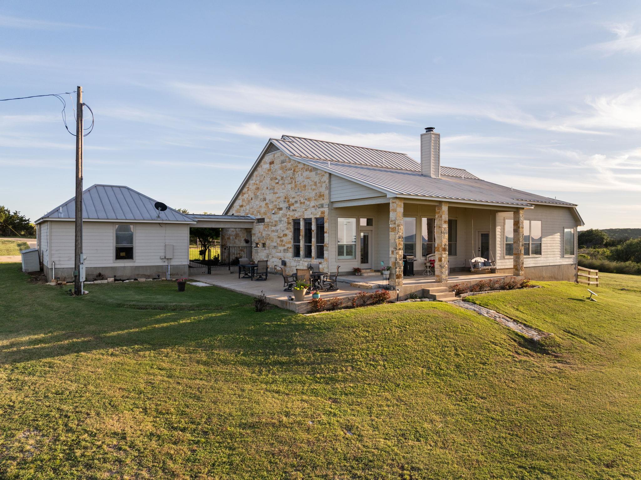 1130 Crownover Ln, Round Mountain, TX 78663