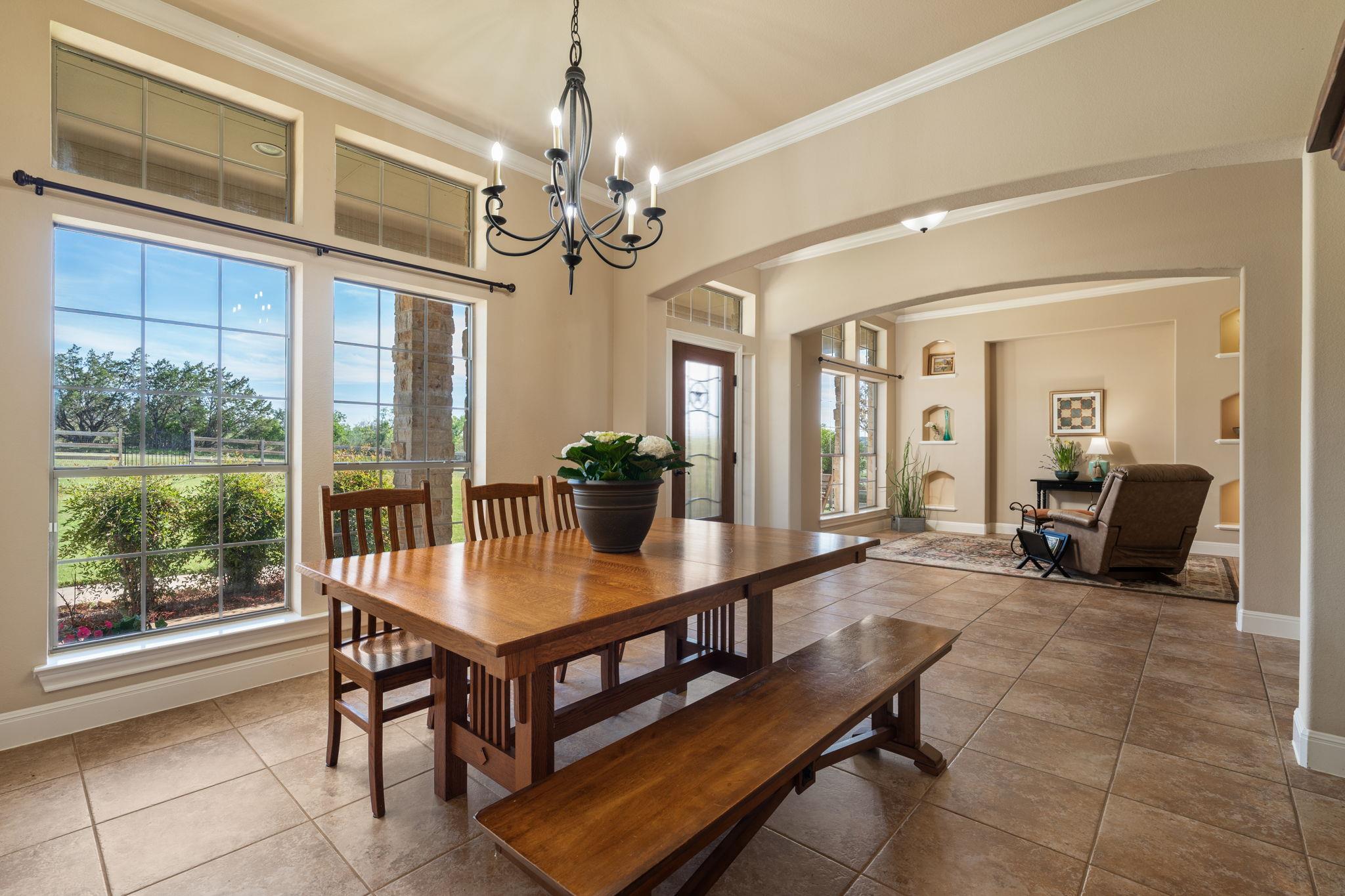 1130 Crownover Ln, Round Mountain, TX 78663