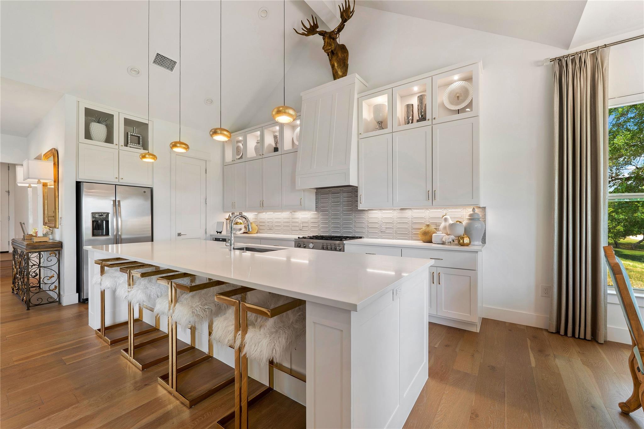 104 Smugglers Cv, Horseshoe Bay, TX 78657