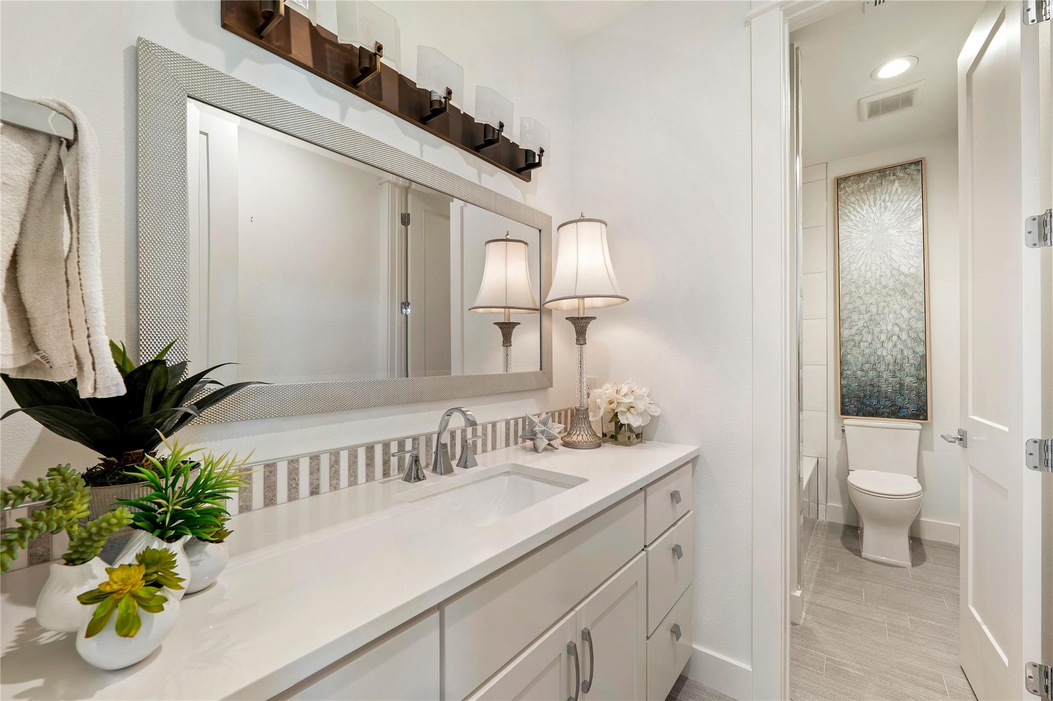 104 Smugglers Cv, Horseshoe Bay, TX 78657