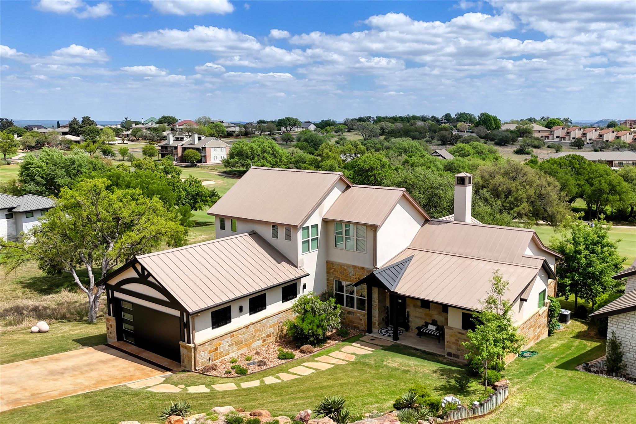 104 Smugglers Cv, Horseshoe Bay, TX 78657