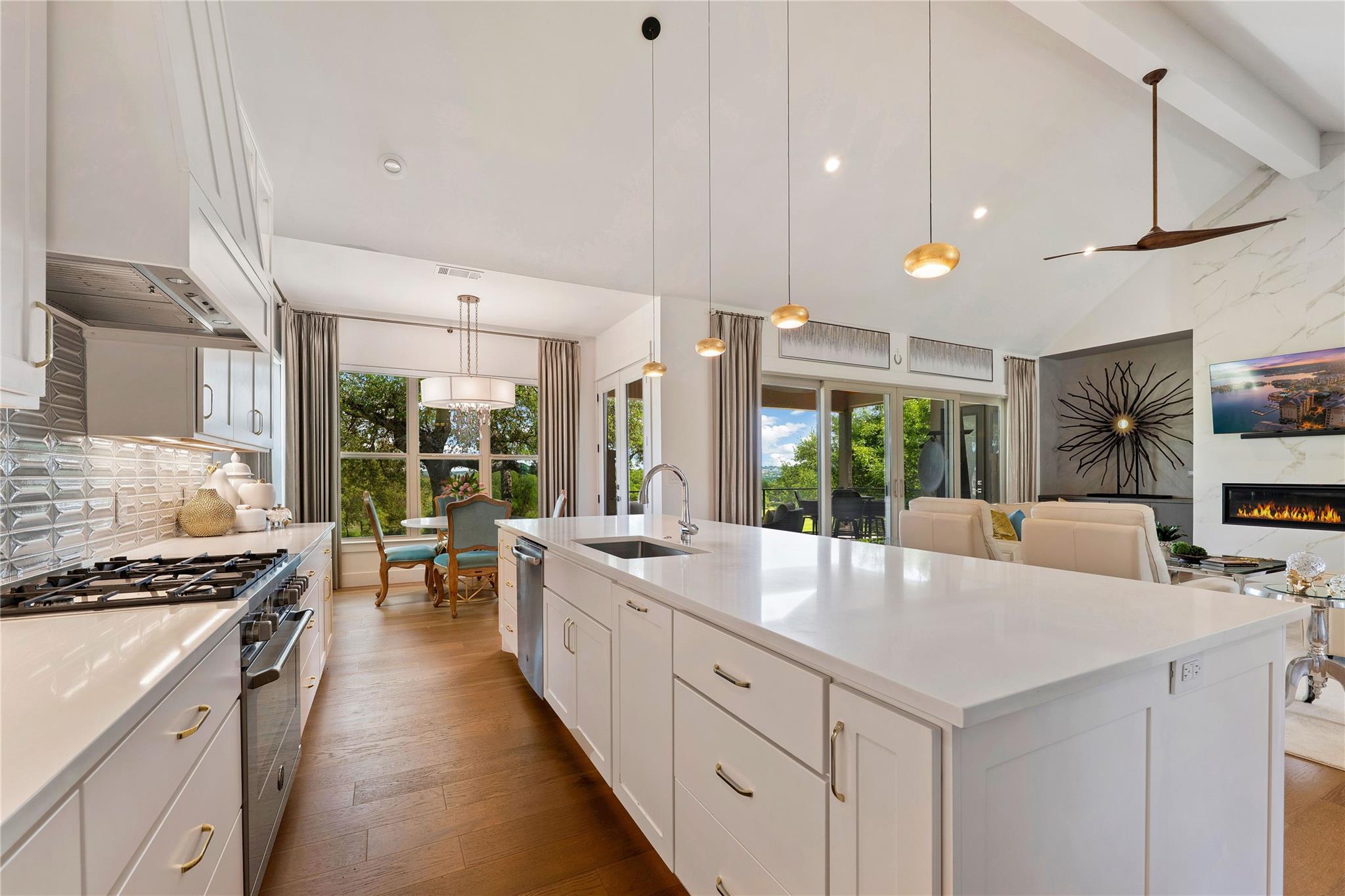 104 Smugglers Cv, Horseshoe Bay, TX 78657