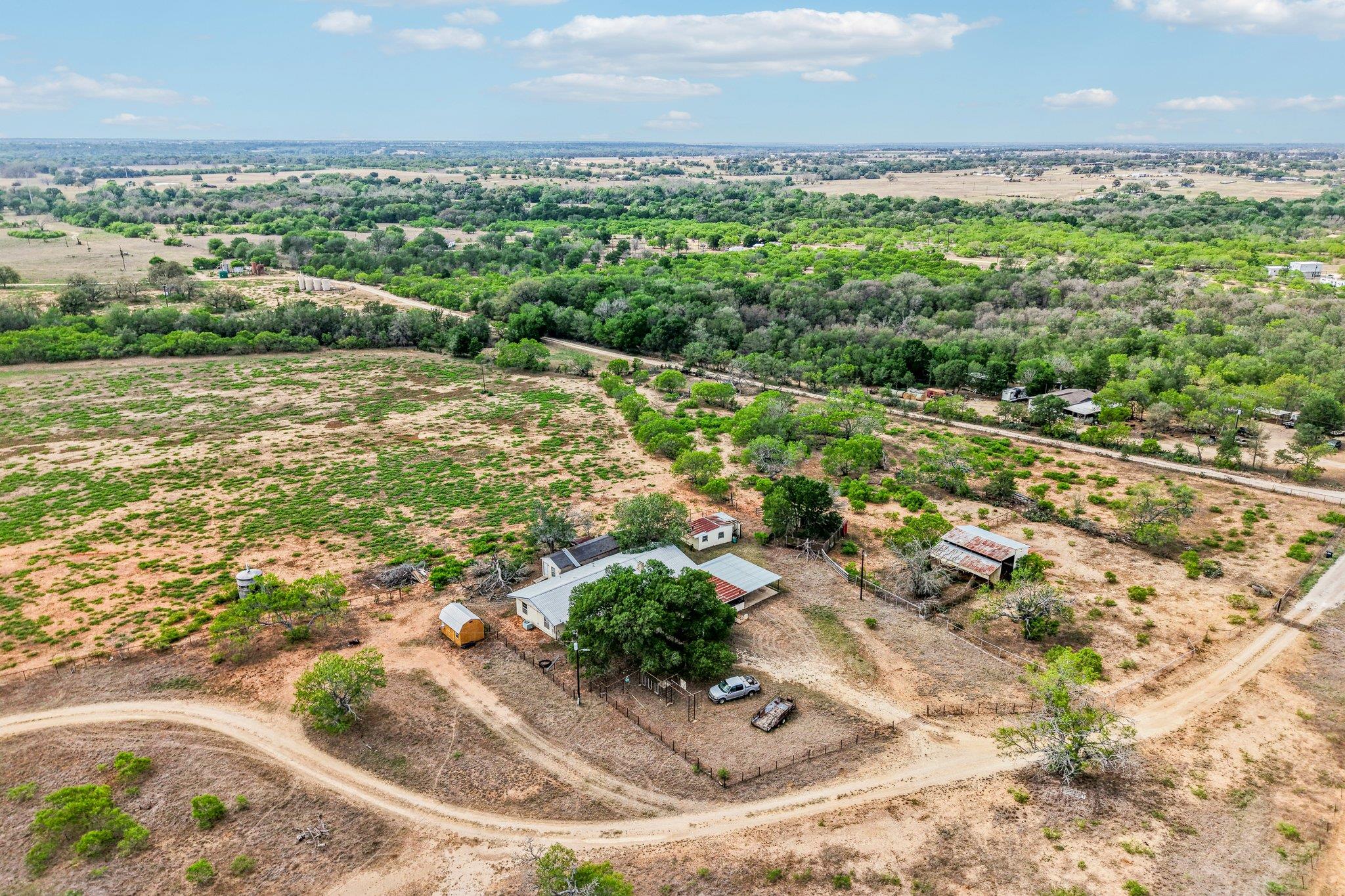 3200 Cattlemens Row, Lockhart, TX 78644