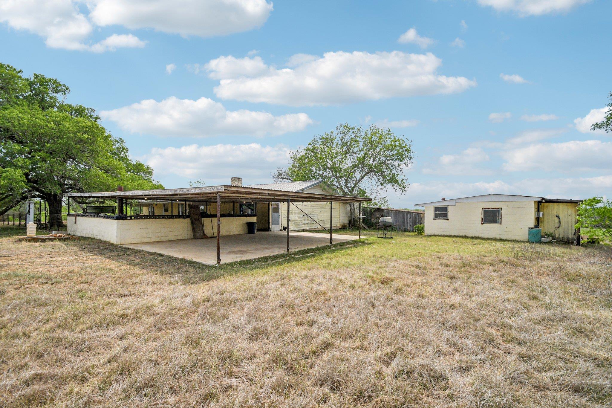 3200 Cattlemens Row, Lockhart, TX 78644