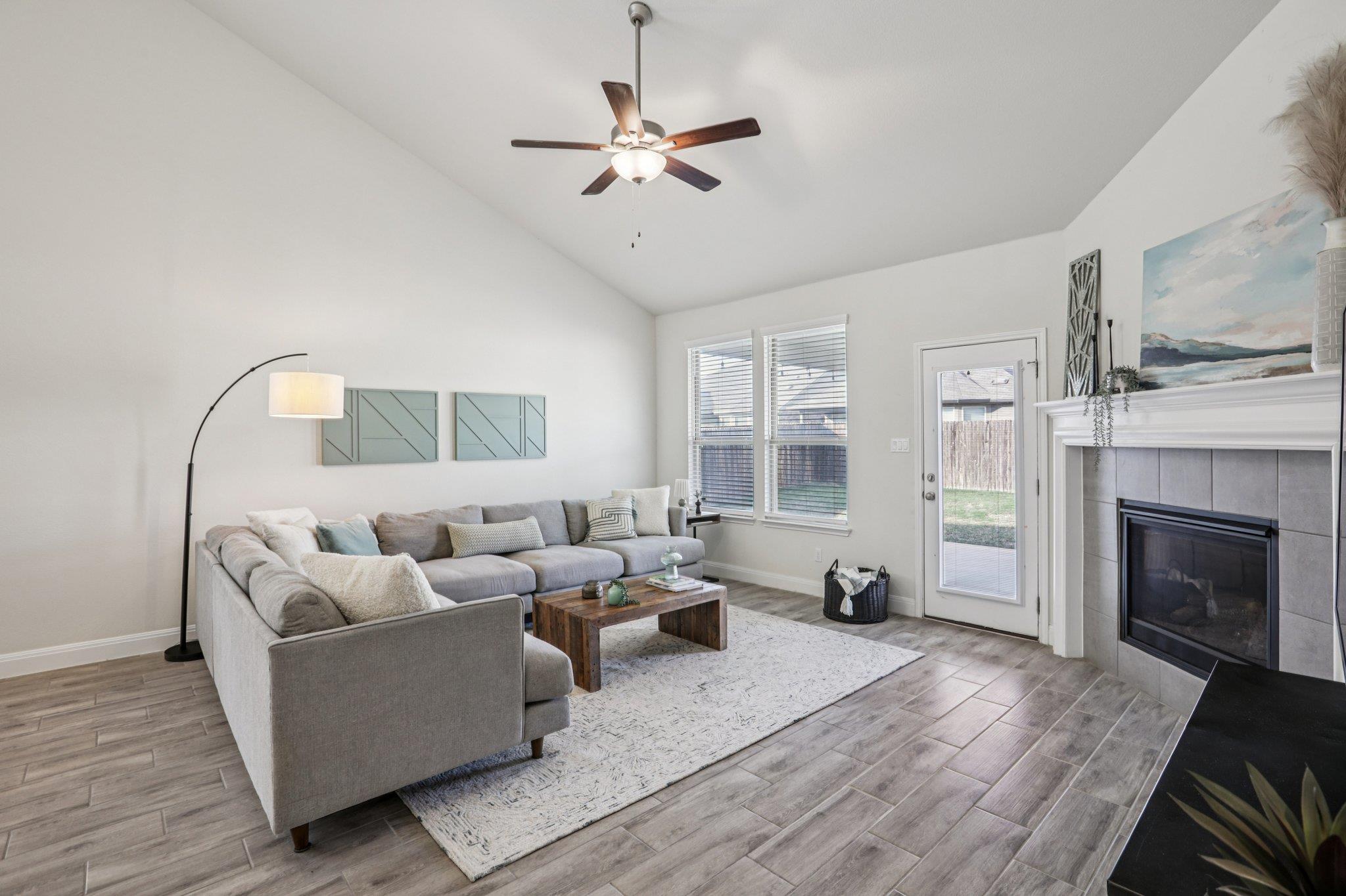 202 Quarryman Dr, Hutto, TX 78634