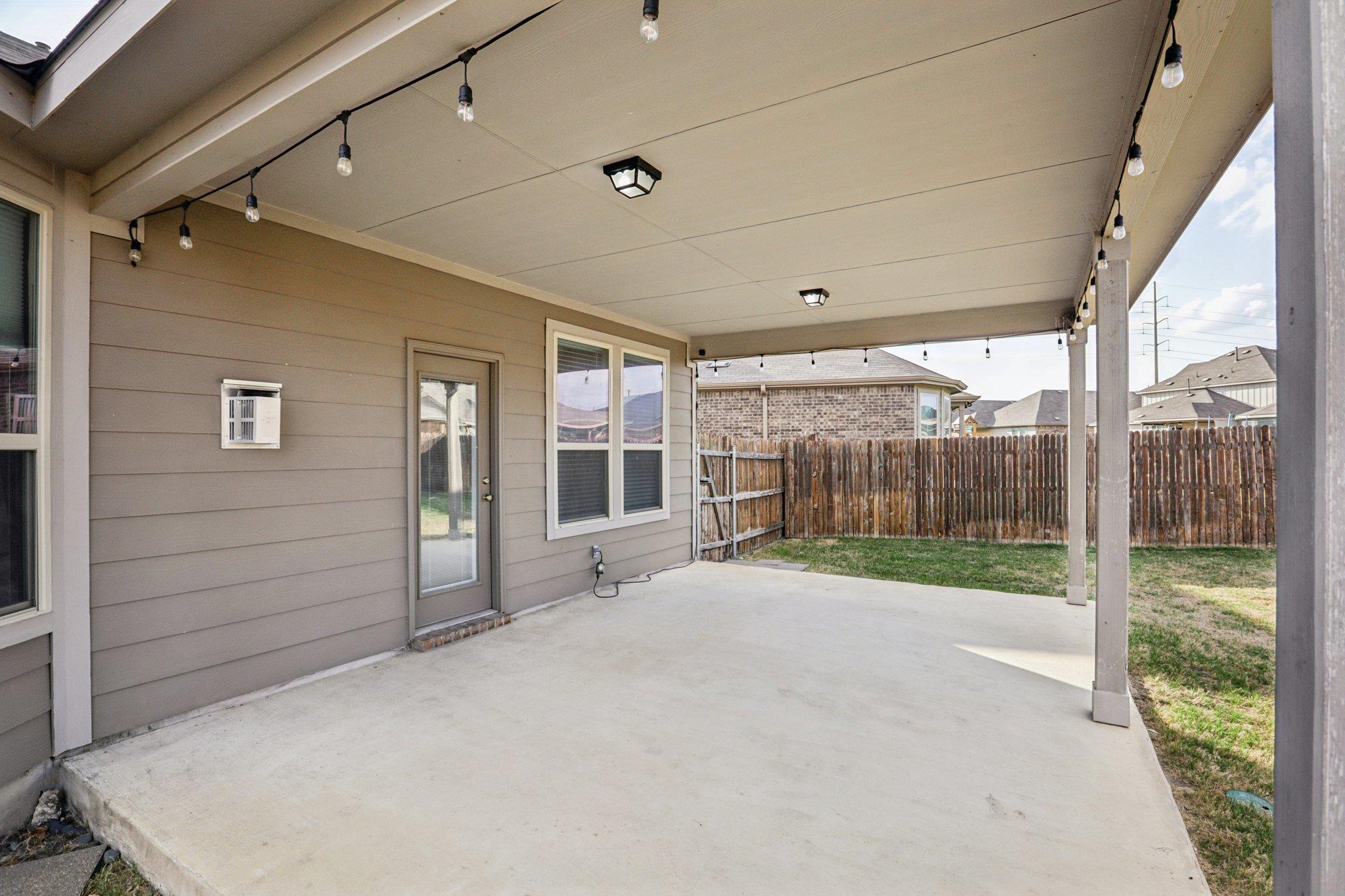 202 Quarryman Dr, Hutto, TX 78634