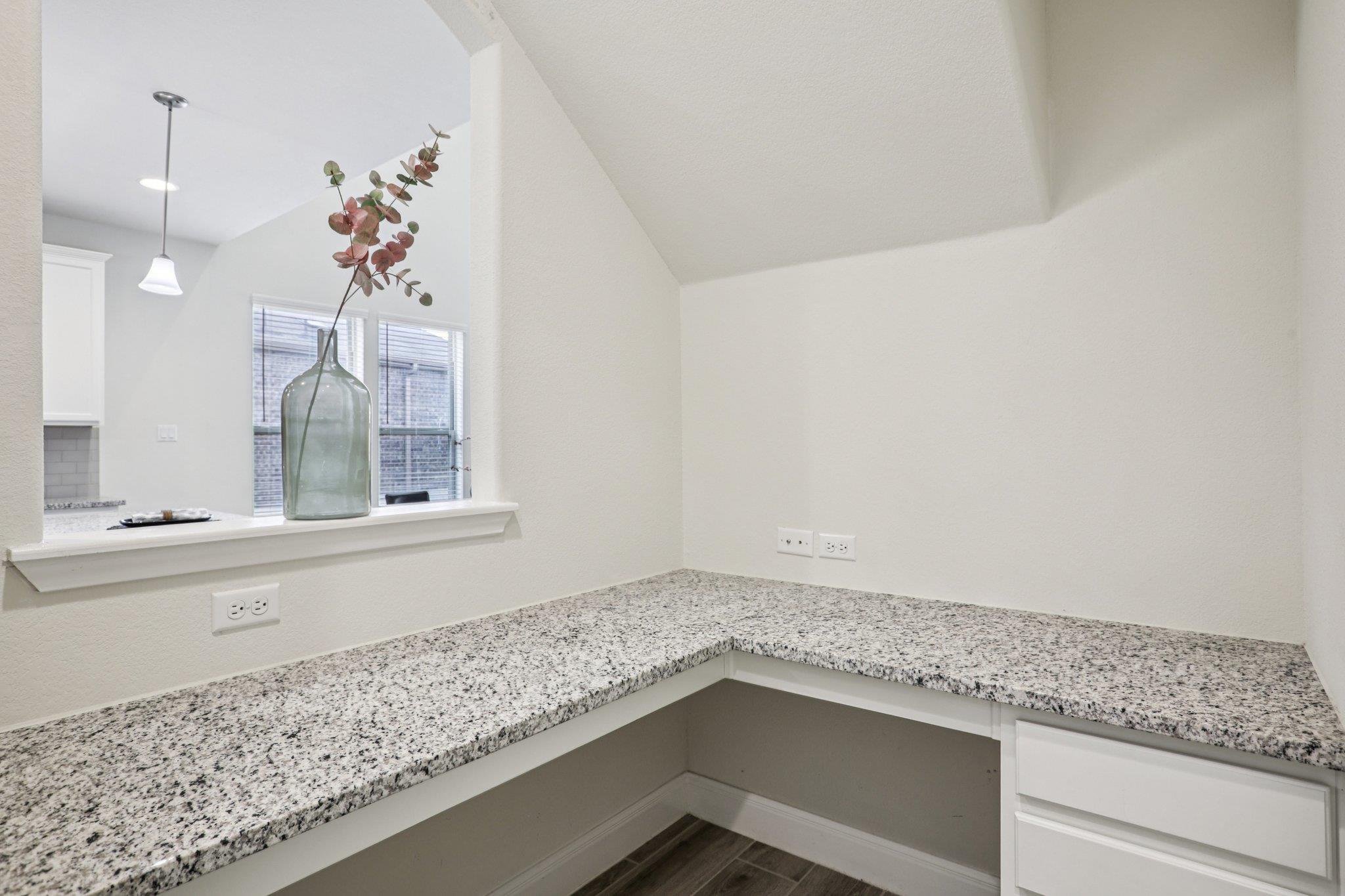 202 Quarryman Dr, Hutto, TX 78634