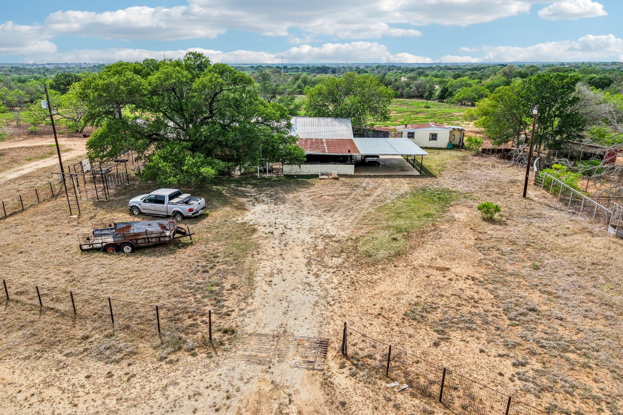 3200 Cattlemens Row, Lockhart, TX 78644