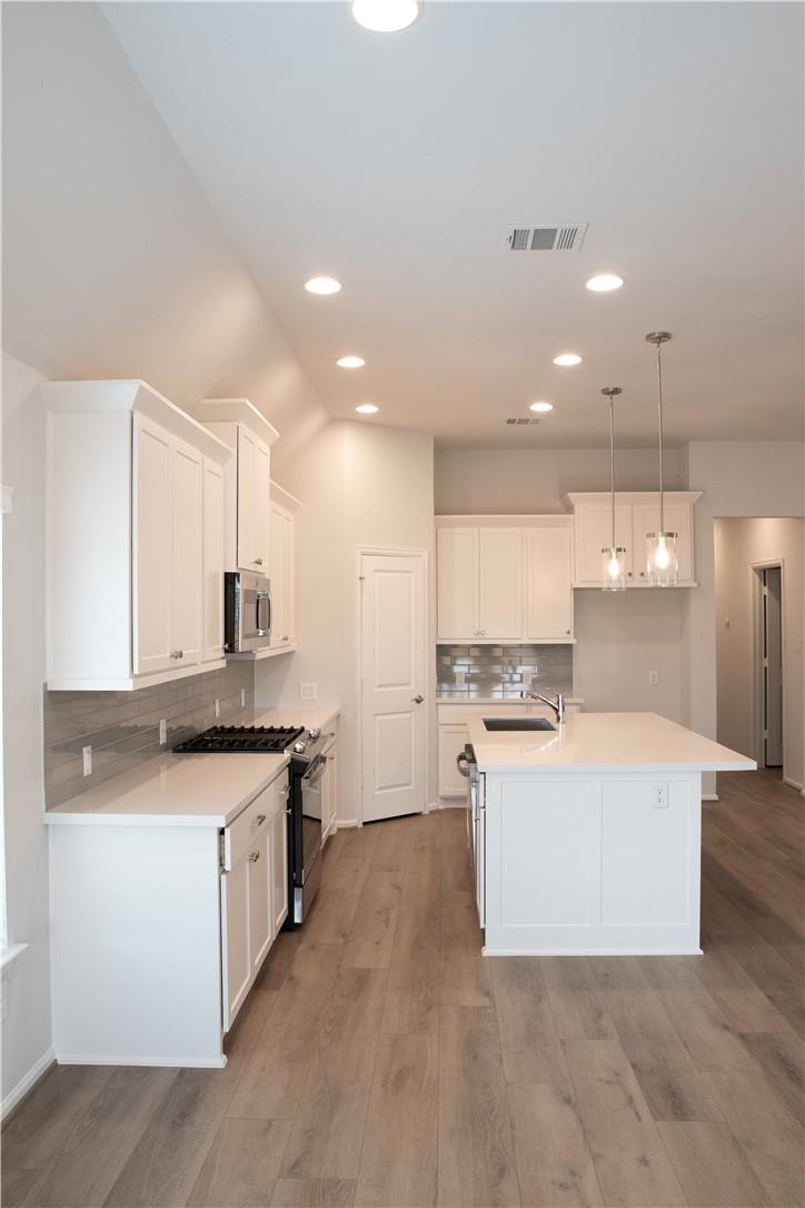 916 Azul Lagoon Dr, Leander, TX 78641