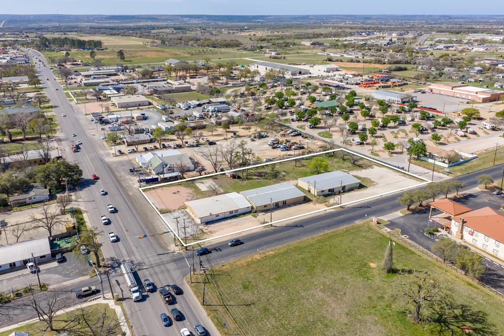 702 S Washington Highway, Fredericksburg, TX 78624