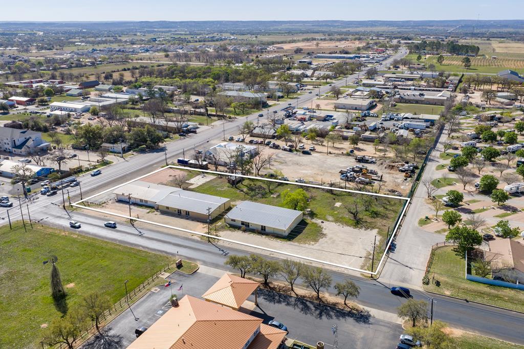 702 S Washington Highway, Fredericksburg, TX 78624