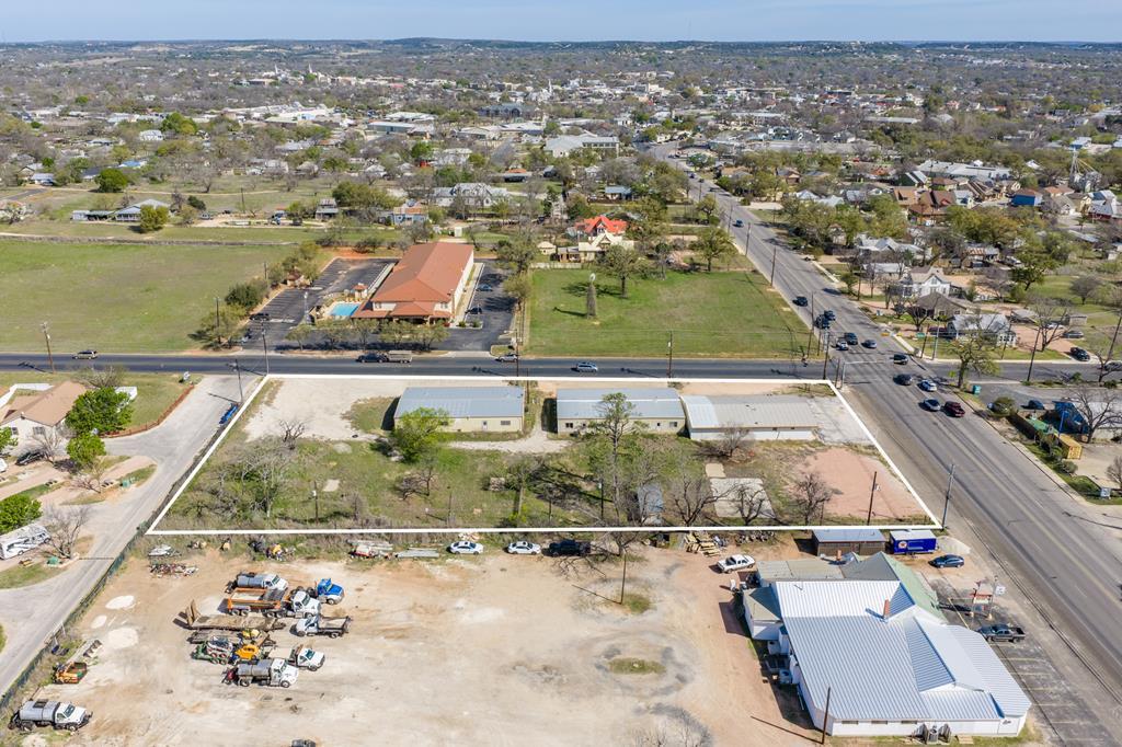 702 S Washington Highway, Fredericksburg, TX 78624