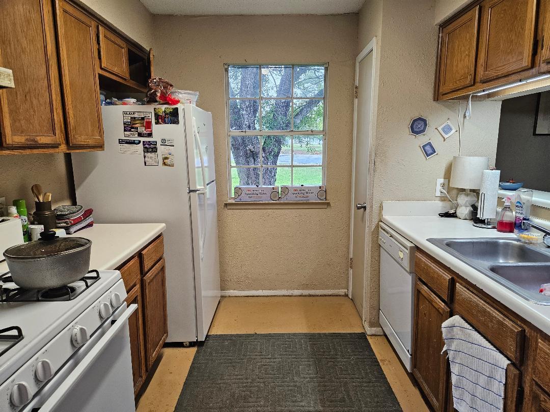 817 Lexington Rd, Elgin, TX 78621