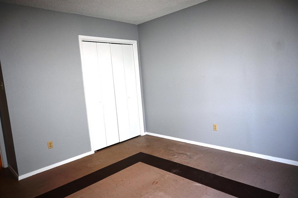 817 Lexington Rd, Elgin, TX 78621