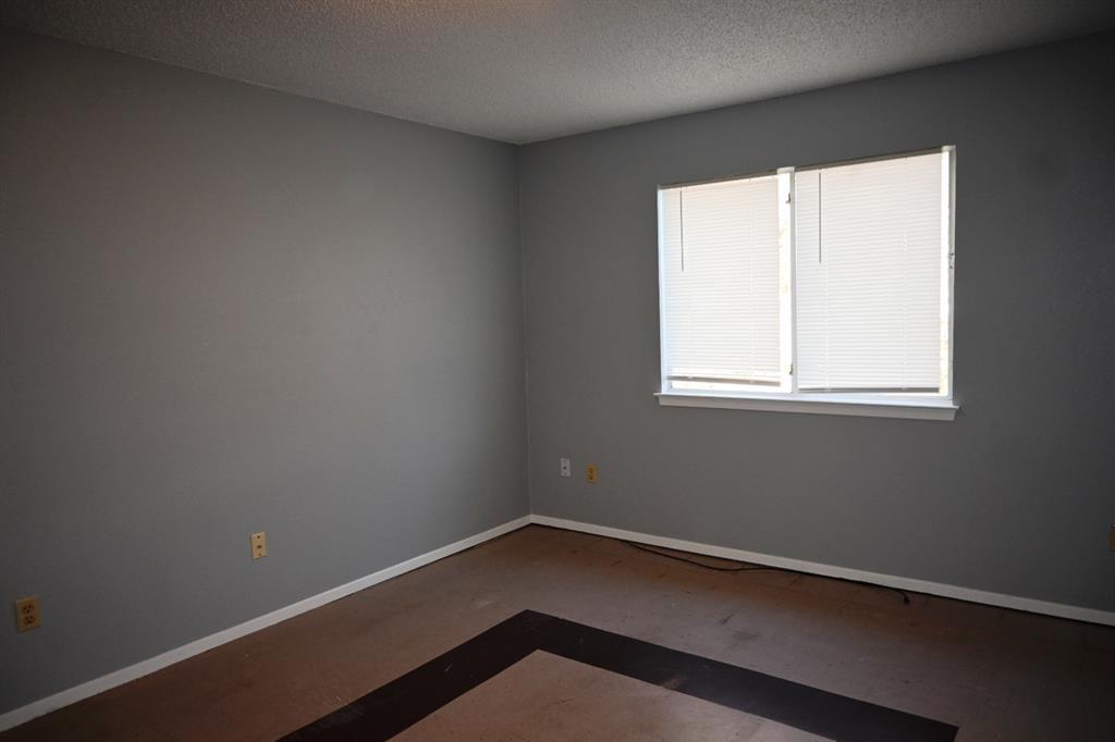 817 Lexington Rd, Elgin, TX 78621