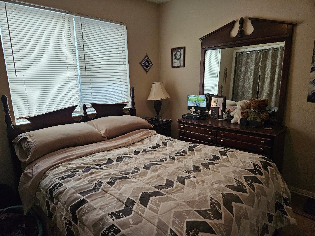 817 Lexington Rd, Elgin, TX 78621