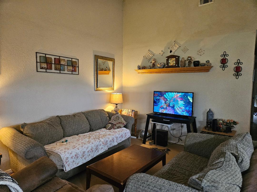 817 Lexington Rd, Elgin, TX 78621