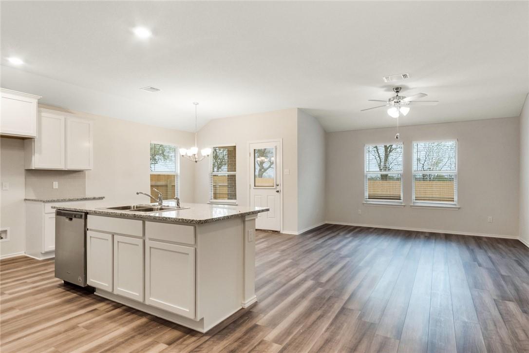 117 Nathaniel Dr, Taylor, TX 76574