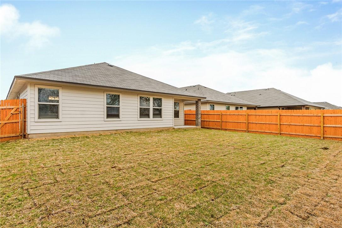 117 Nathaniel Dr, Taylor, TX 76574