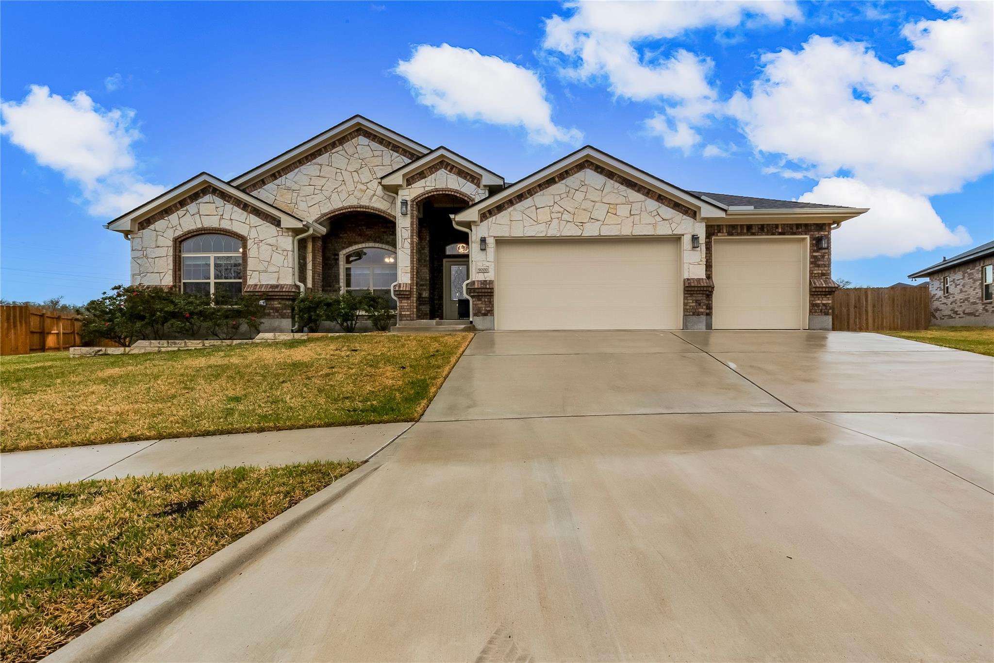 9000 Grand Oaks Ln, Killeen, TX 76542