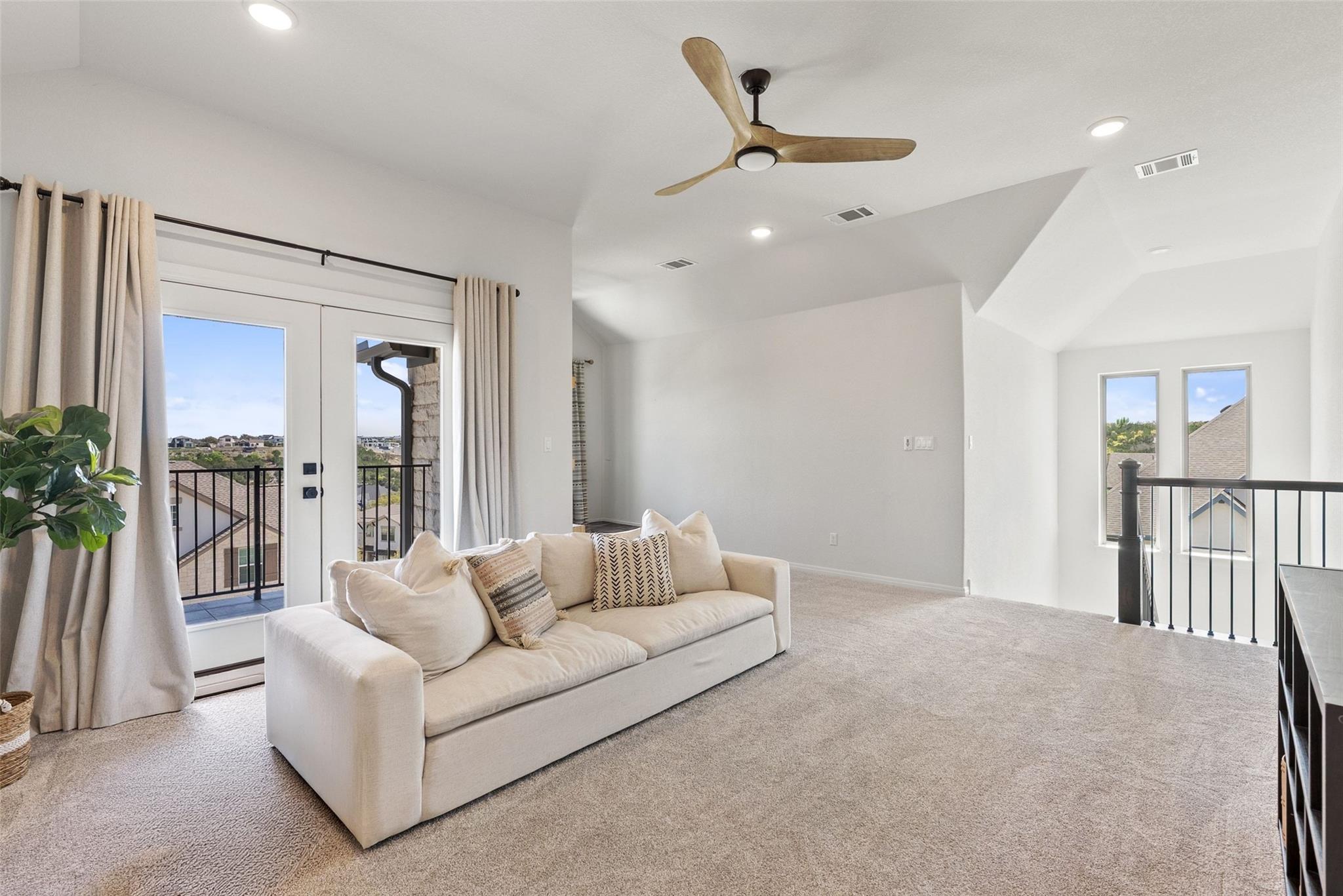 2412 Skywalk Ln # 52, Spicewood, TX 78669