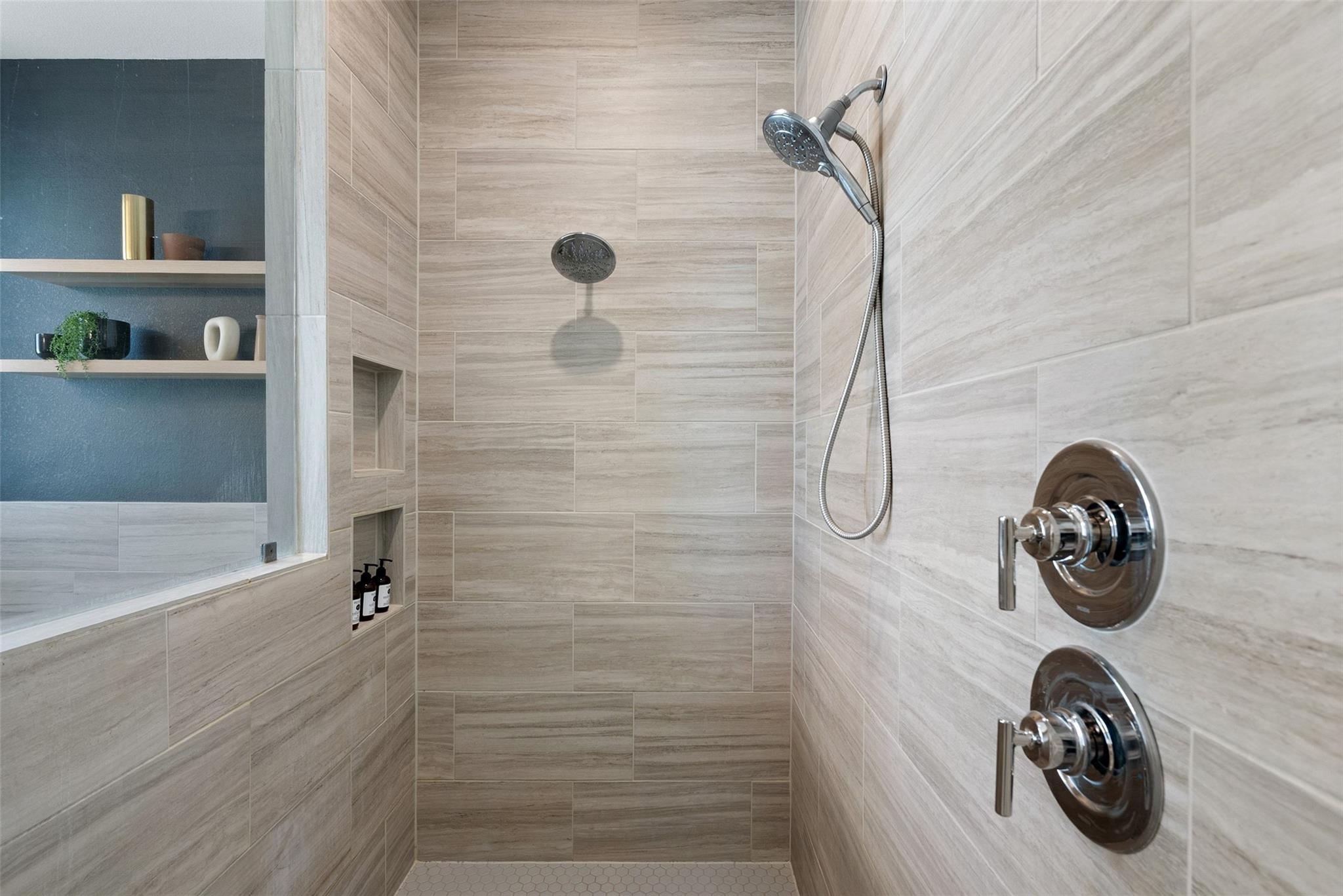 2412 Skywalk Ln # 52, Spicewood, TX 78669