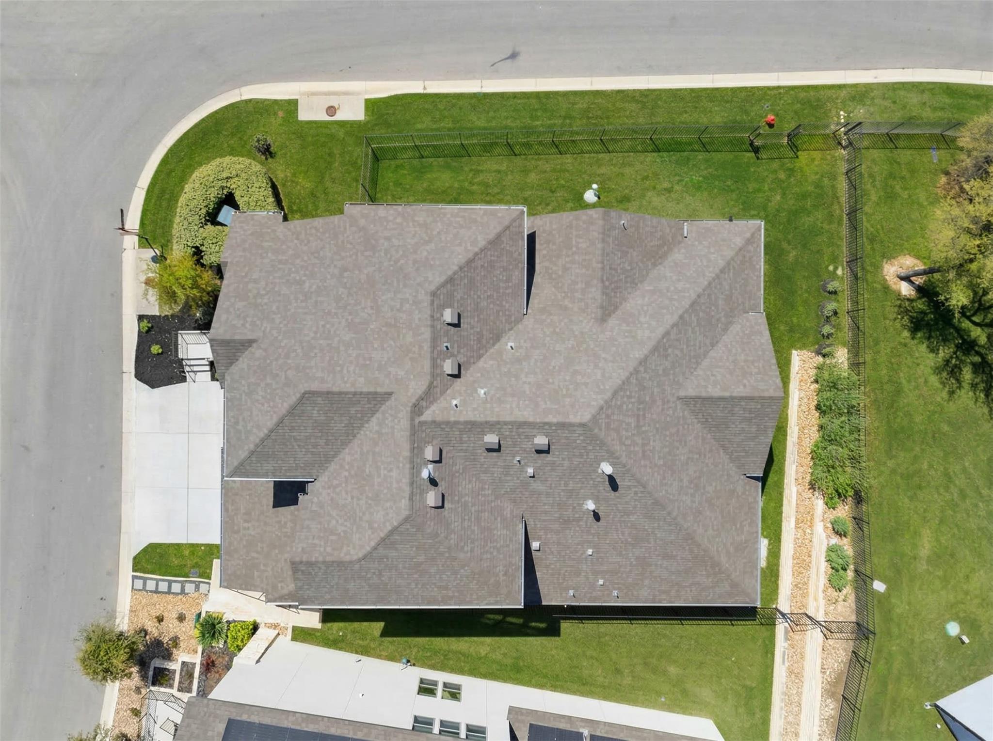 2412 Skywalk Ln # 52, Spicewood, TX 78669