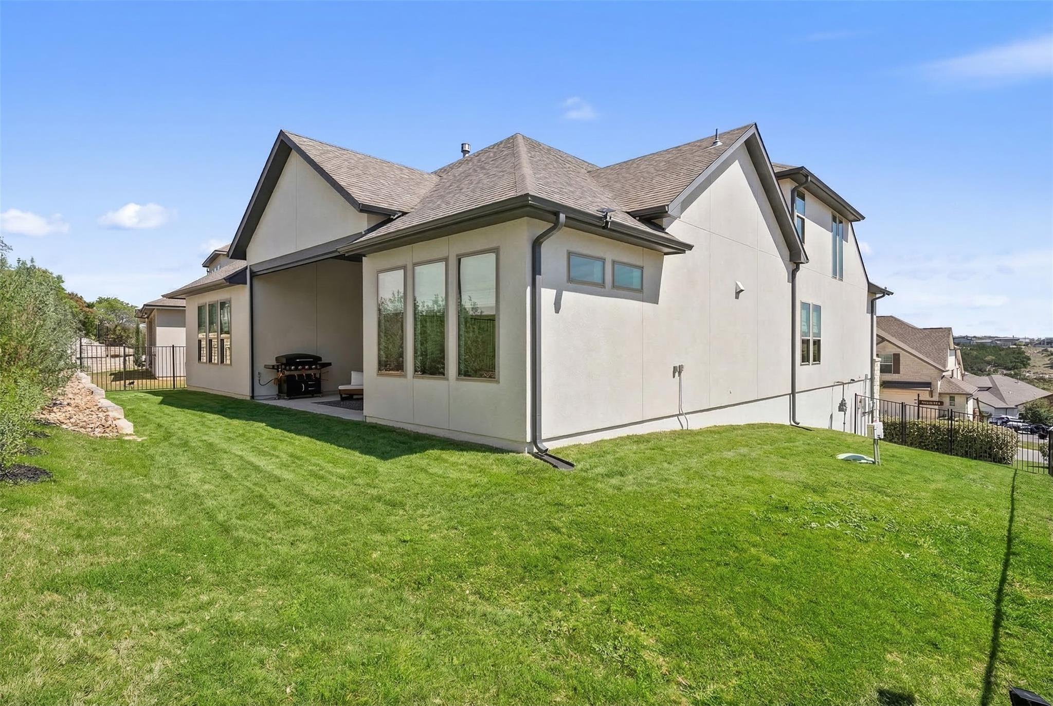 2412 Skywalk Ln # 52, Spicewood, TX 78669