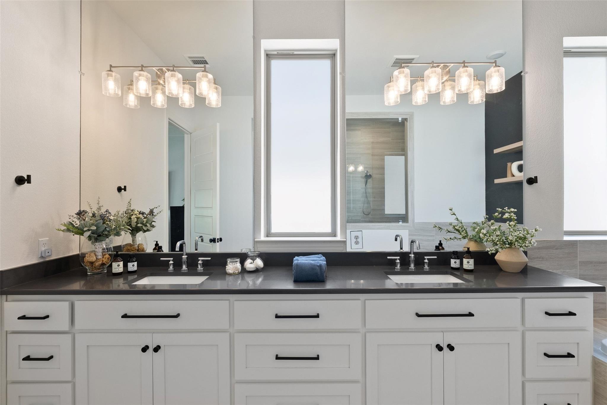 2412 Skywalk Ln # 52, Spicewood, TX 78669