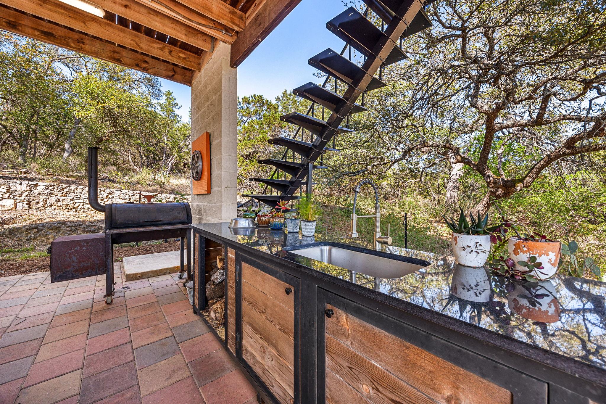 320 Rancho Encino Dr, San Marcos, TX 78666