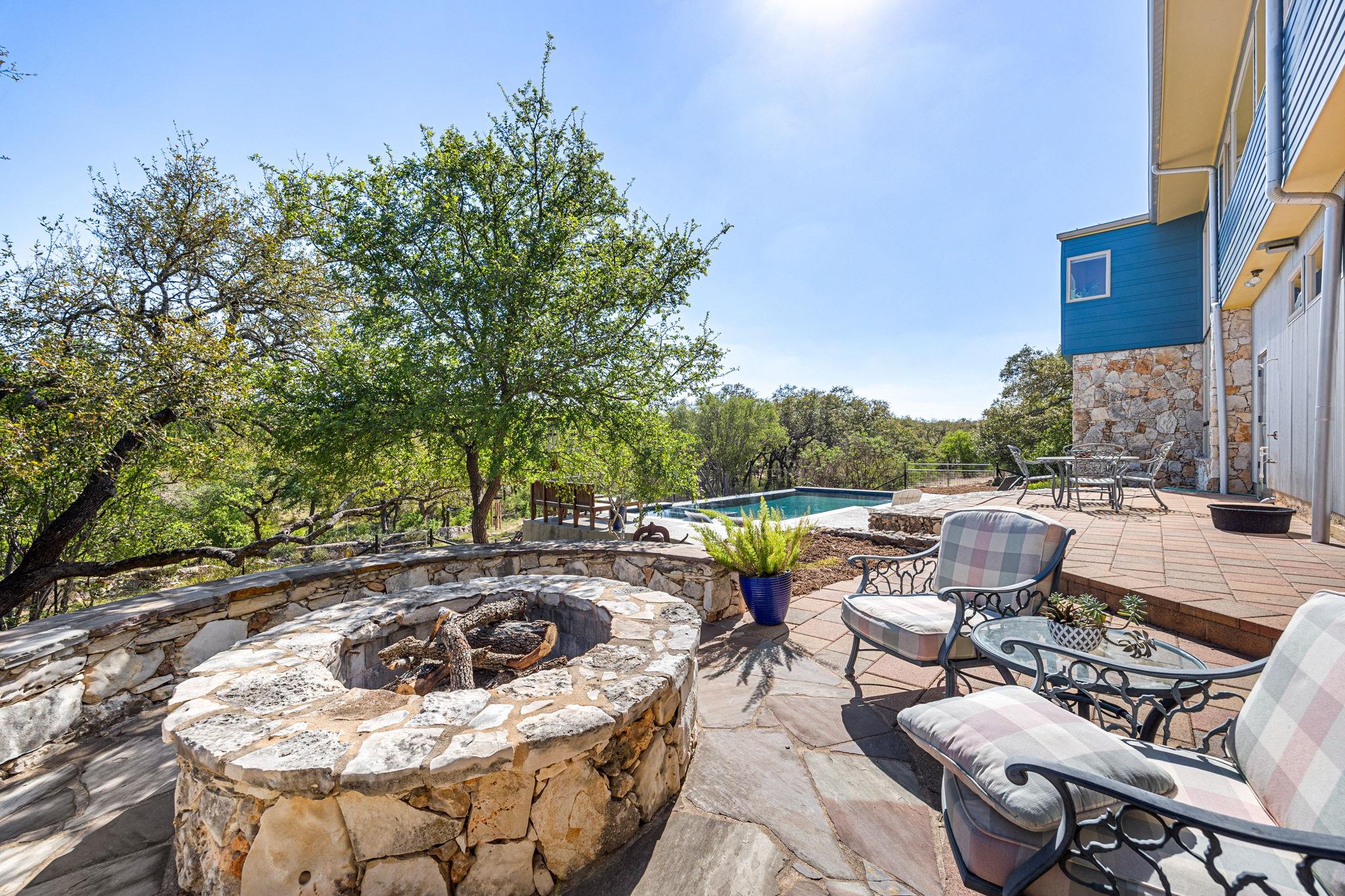 320 Rancho Encino Dr, San Marcos, TX 78666