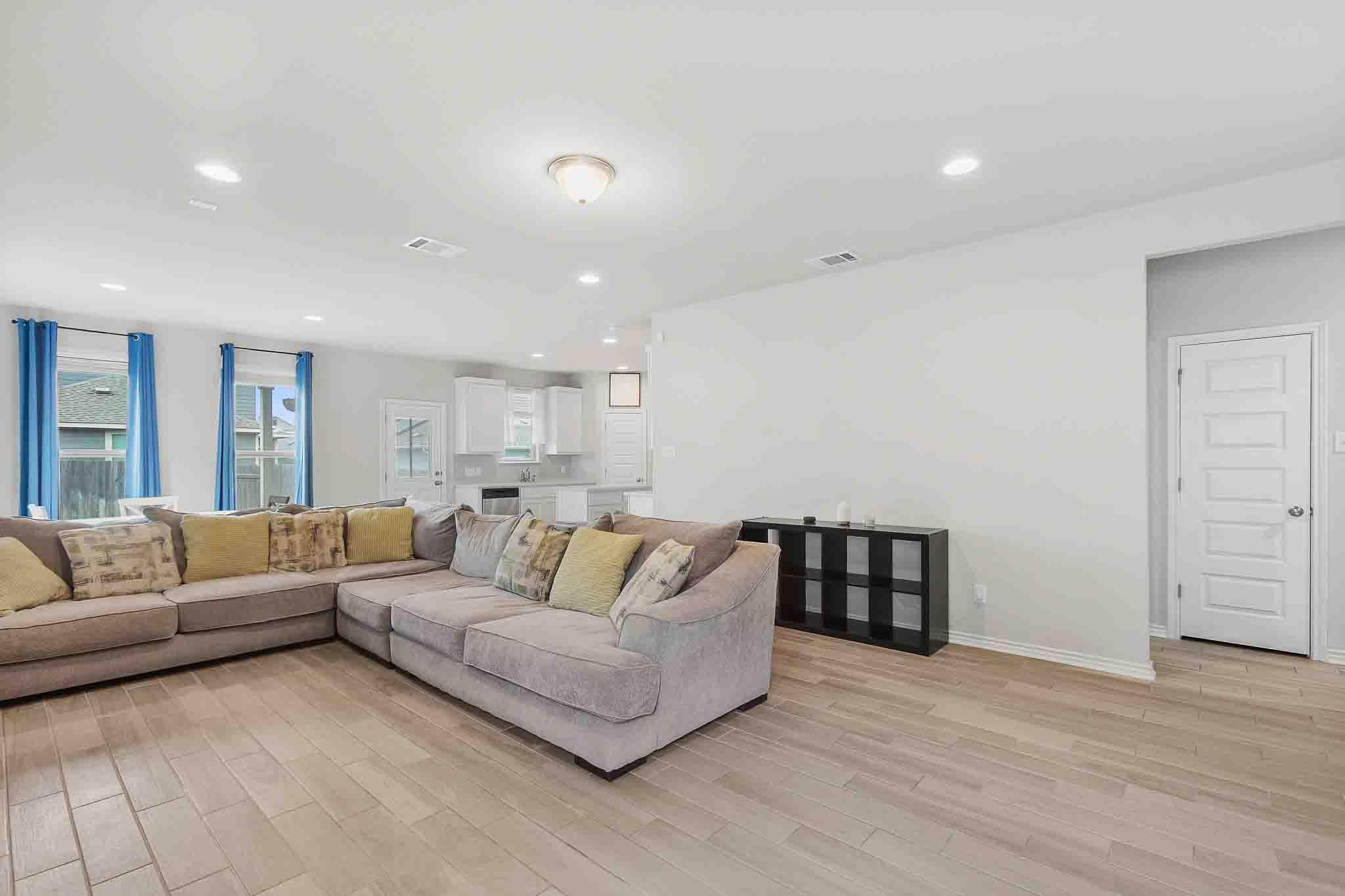 616 Barbary Coast Ln, Jarrell, TX 76537